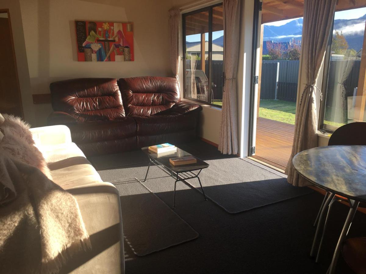 Te Anau Cottage On Govan Екстер'єр фото